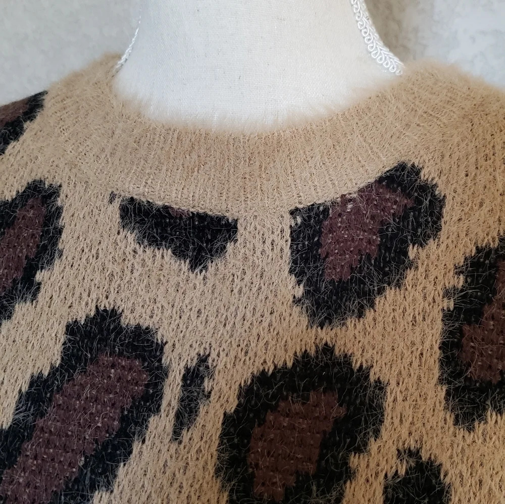 Altar'd State leopard print fuzzy oversized sweater Size XS / S. NEW - Picture 5 of 12